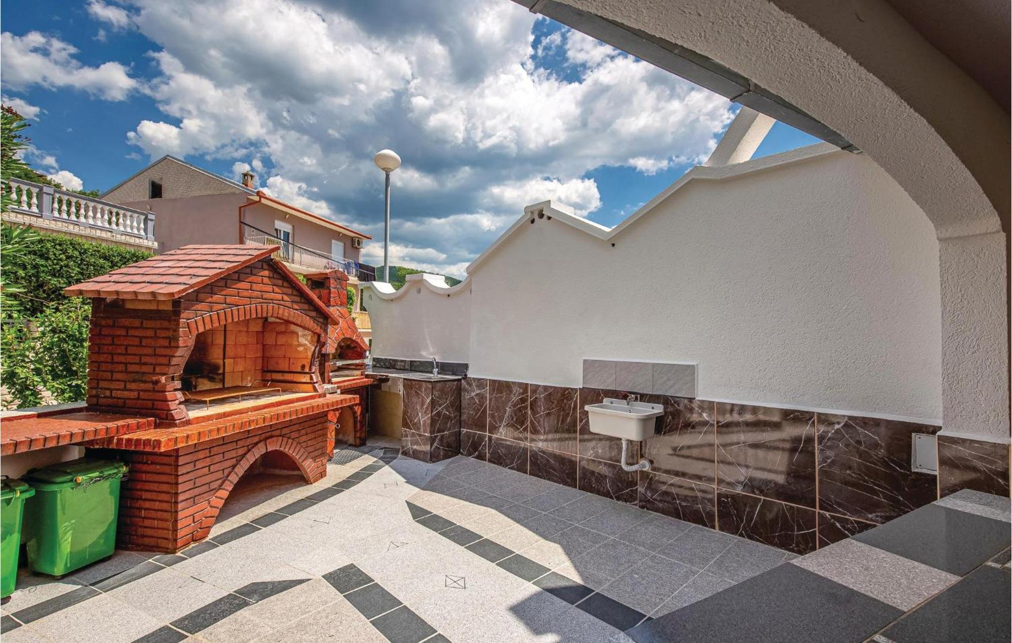 Stunning Apartment In Crikvenica With Wifi Buitenkant foto