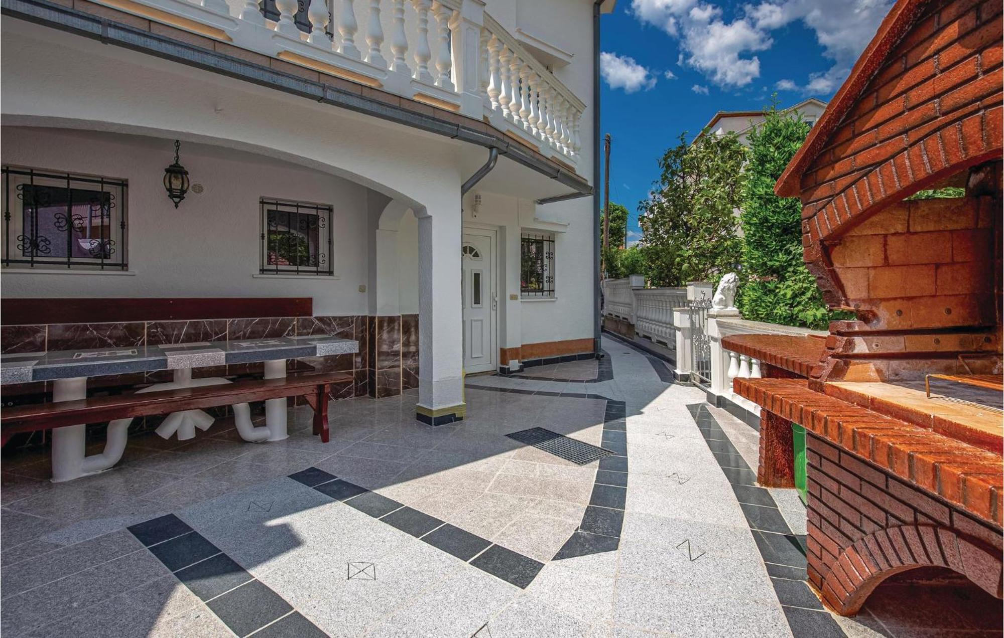 Stunning Apartment In Crikvenica With Wifi Buitenkant foto